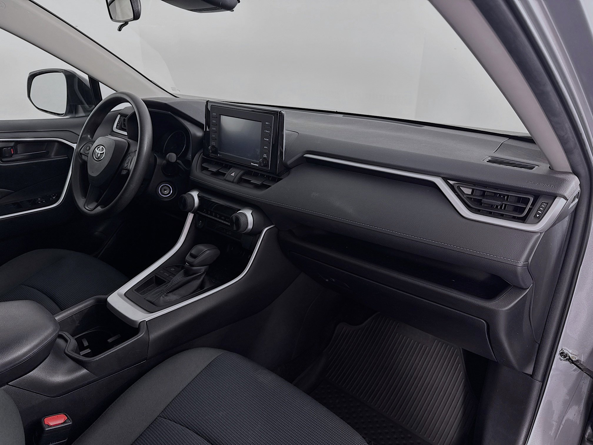 Used 2022 Toyota RAV4 LE image 27