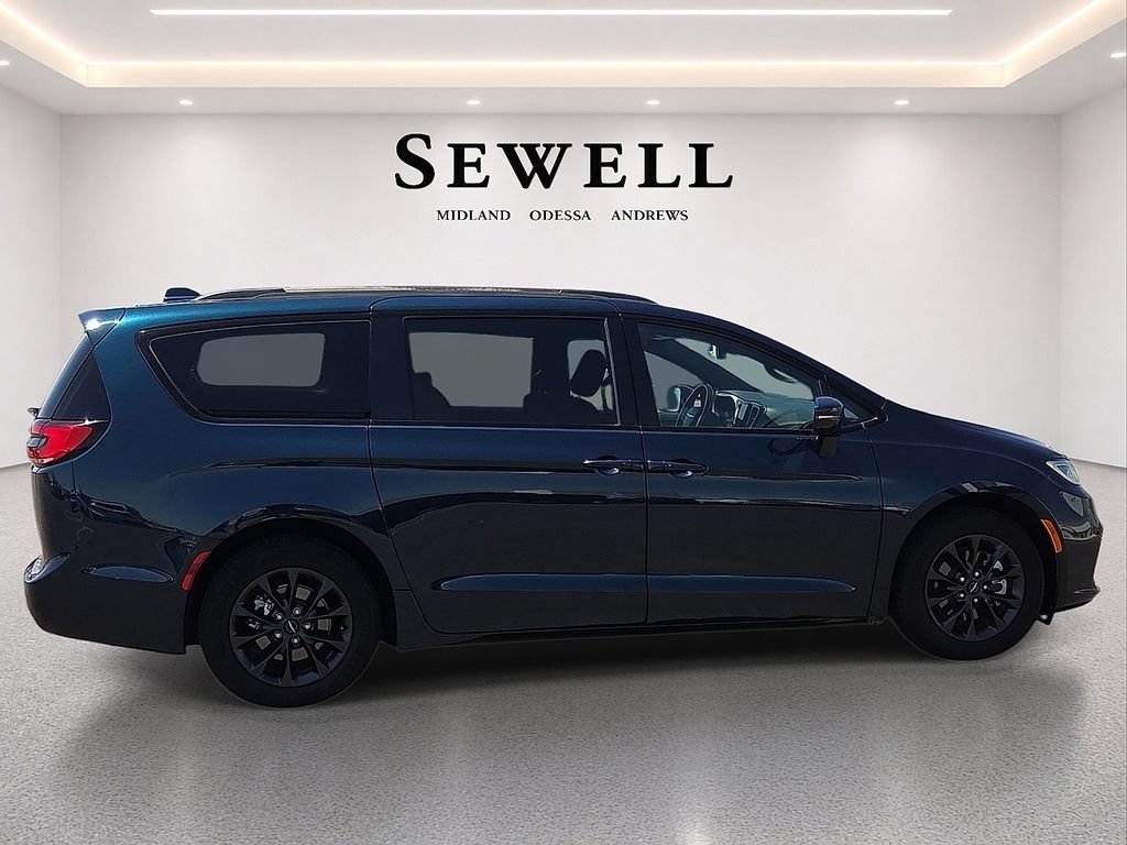 Used 2021 Chrysler Pacifica Touring w/ S Appearance Package FWD image 5