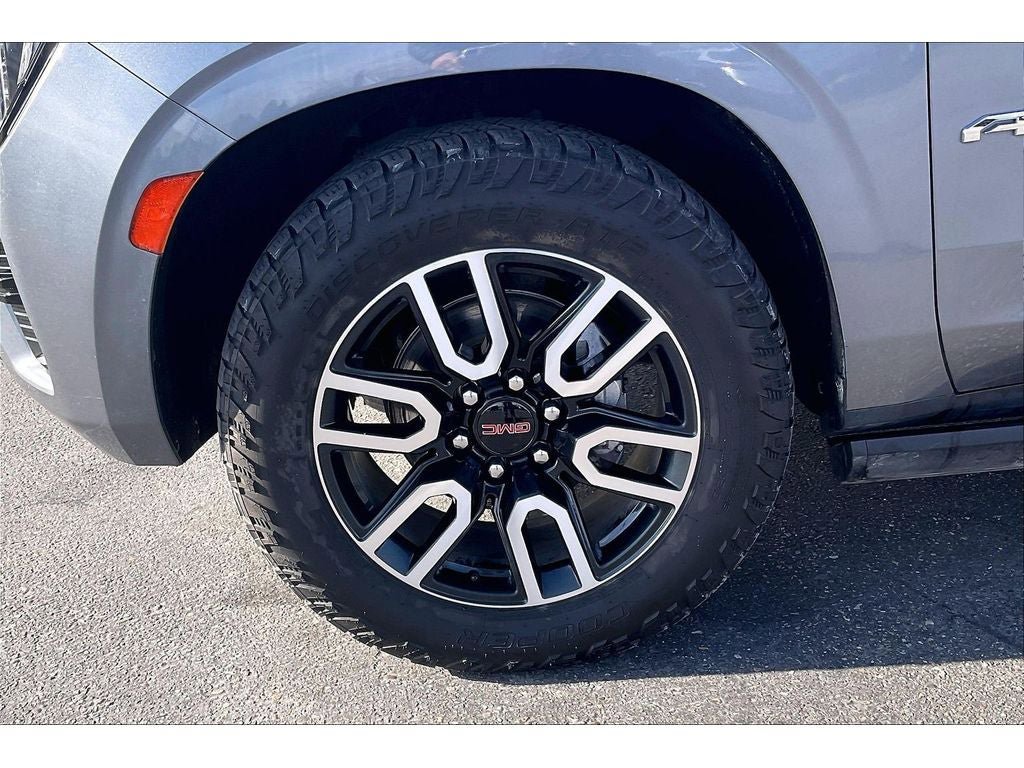 Used 2022 GMC Yukon XL AT4 w/ AT4 Premium Plus Package AWD/4WD image 10