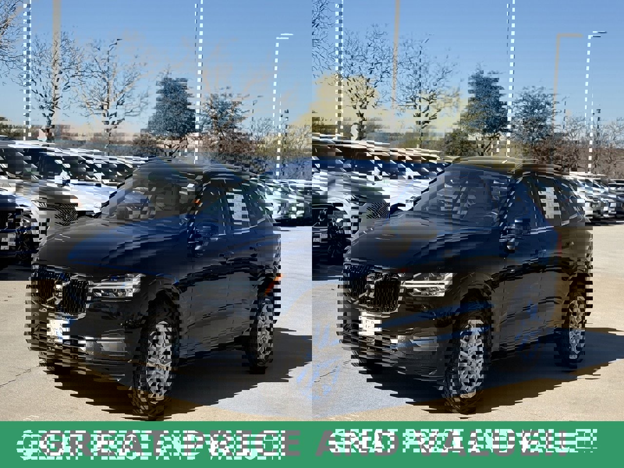 Used 2019 Volvo XC60 T5 Momentum image 3