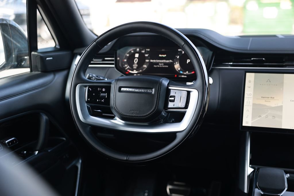 Used 2025 Land Rover Range Rover Long Wheelbase SE image 25