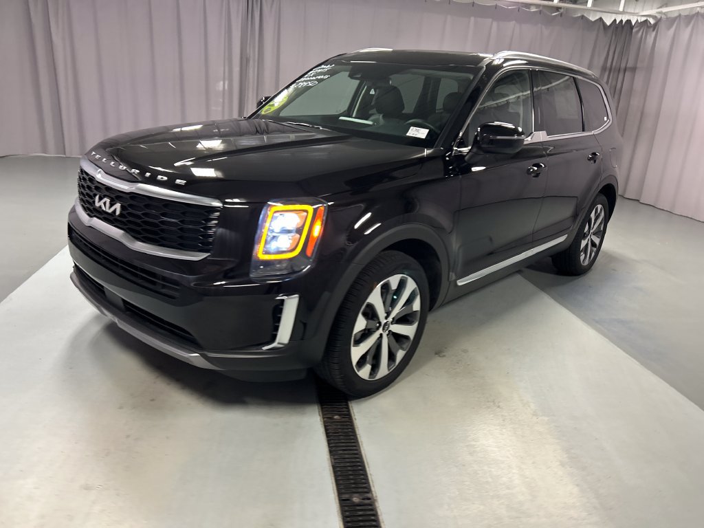 Used 2022 Kia Telluride EX w/ EX Premium Package FWD image 3