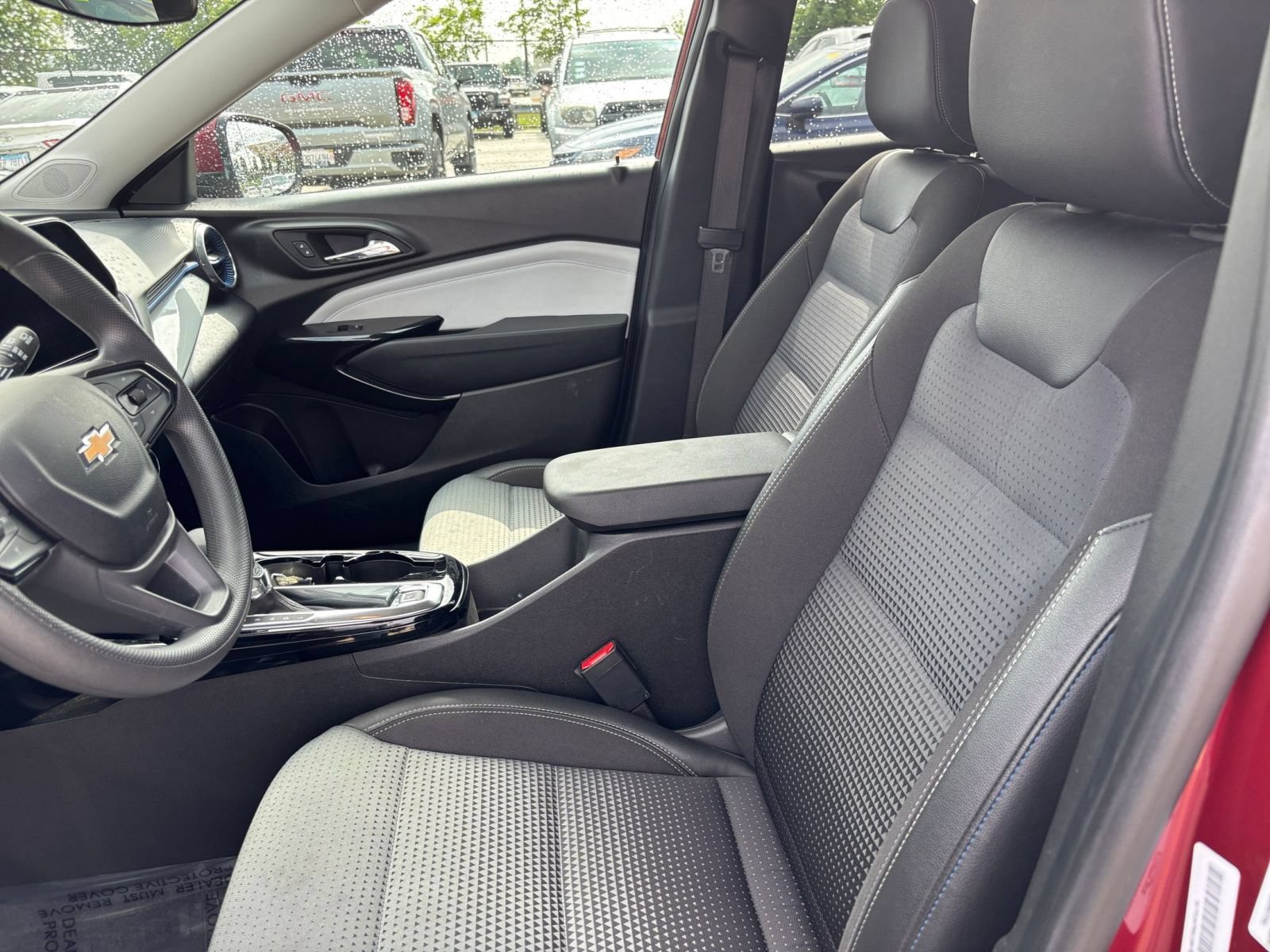 Used 2025 Chevrolet Trax LT FWD image 24