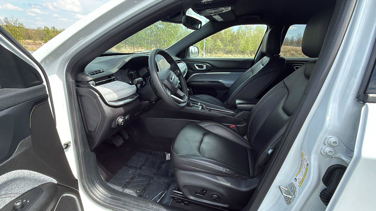 Used 2024 Jeep Compass Latitude AWD/4WD image 24