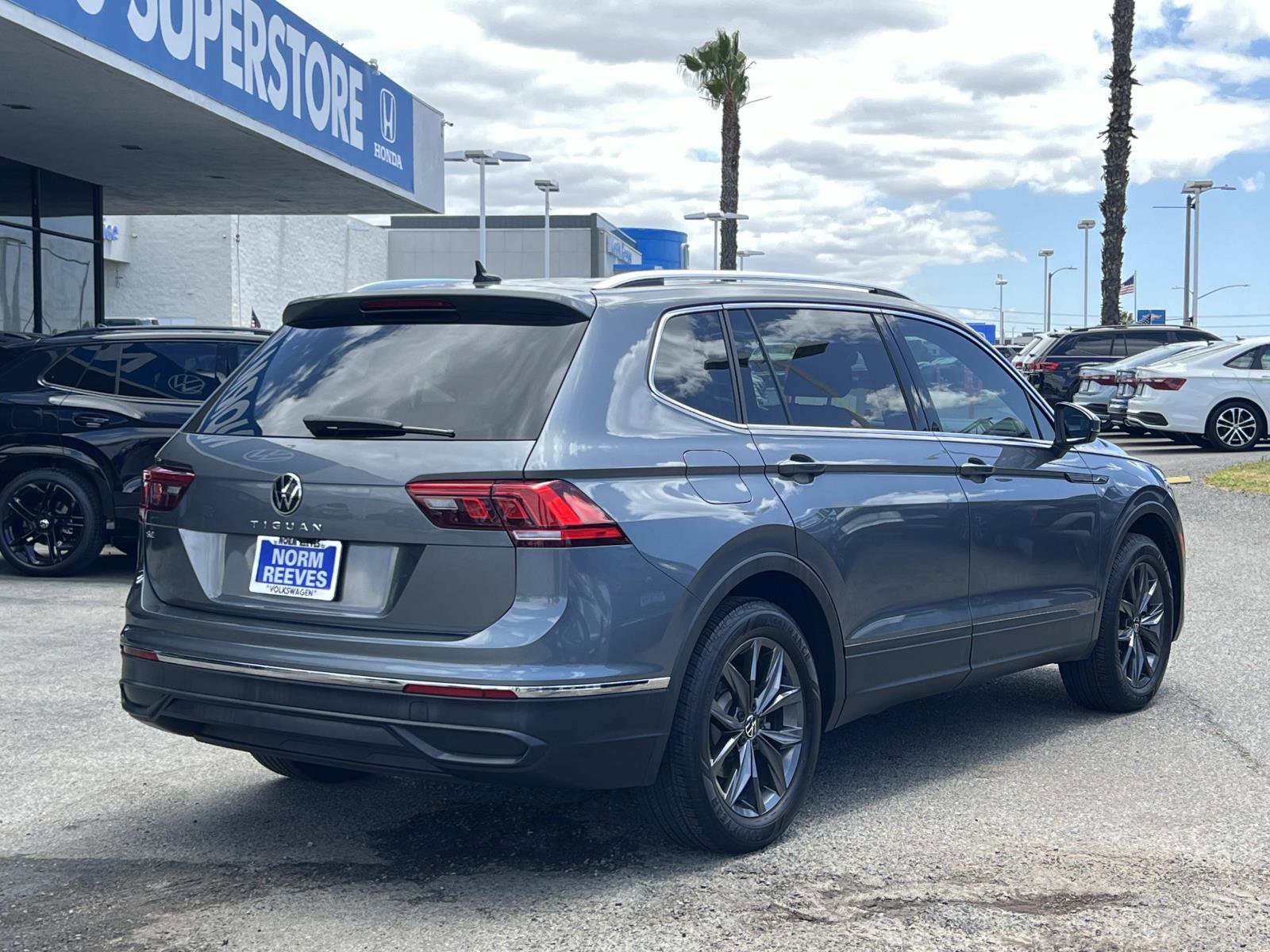 Certified 2023 Volkswagen Tiguan SE w/ Panoramic Sunroof Package FWD image 27