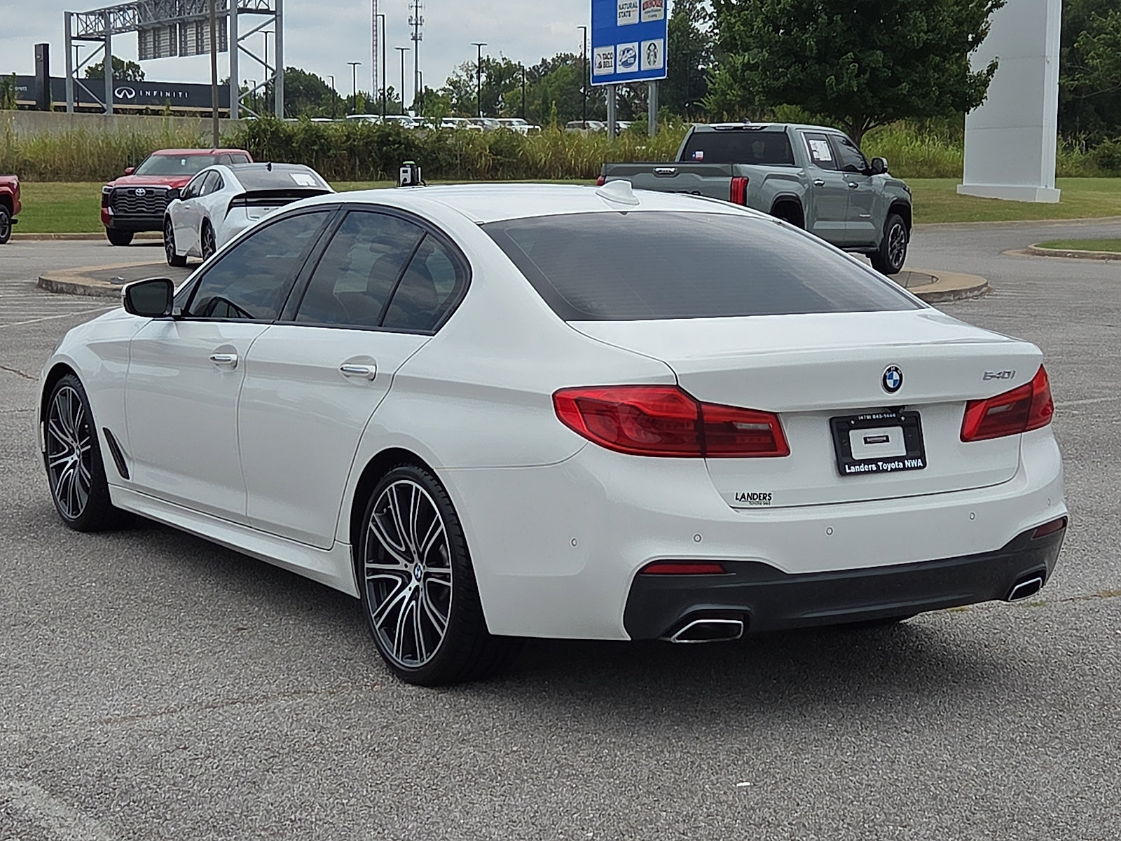 Used 2018 BMW 540i w/ M Sport Package RWD image 4