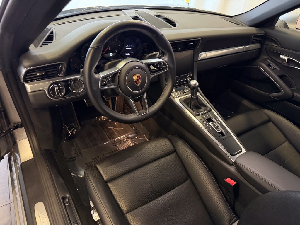 Used 2017 Porsche 911 Carrera RWD image 4