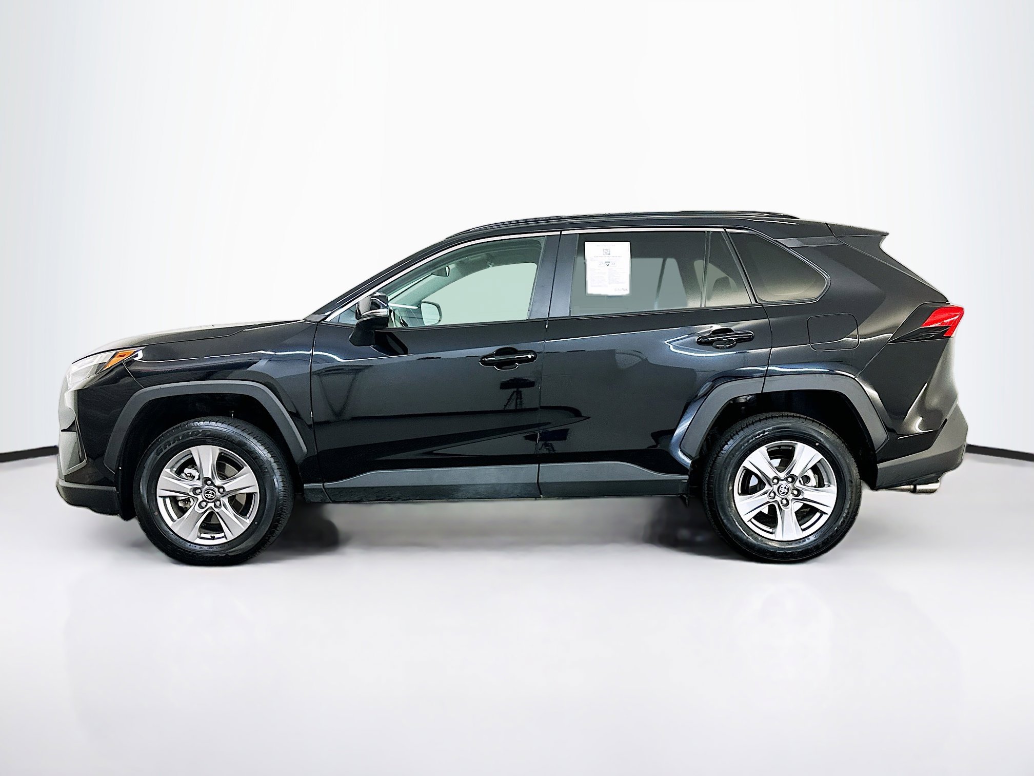 Used 2025 Toyota RAV4 XLE image 4