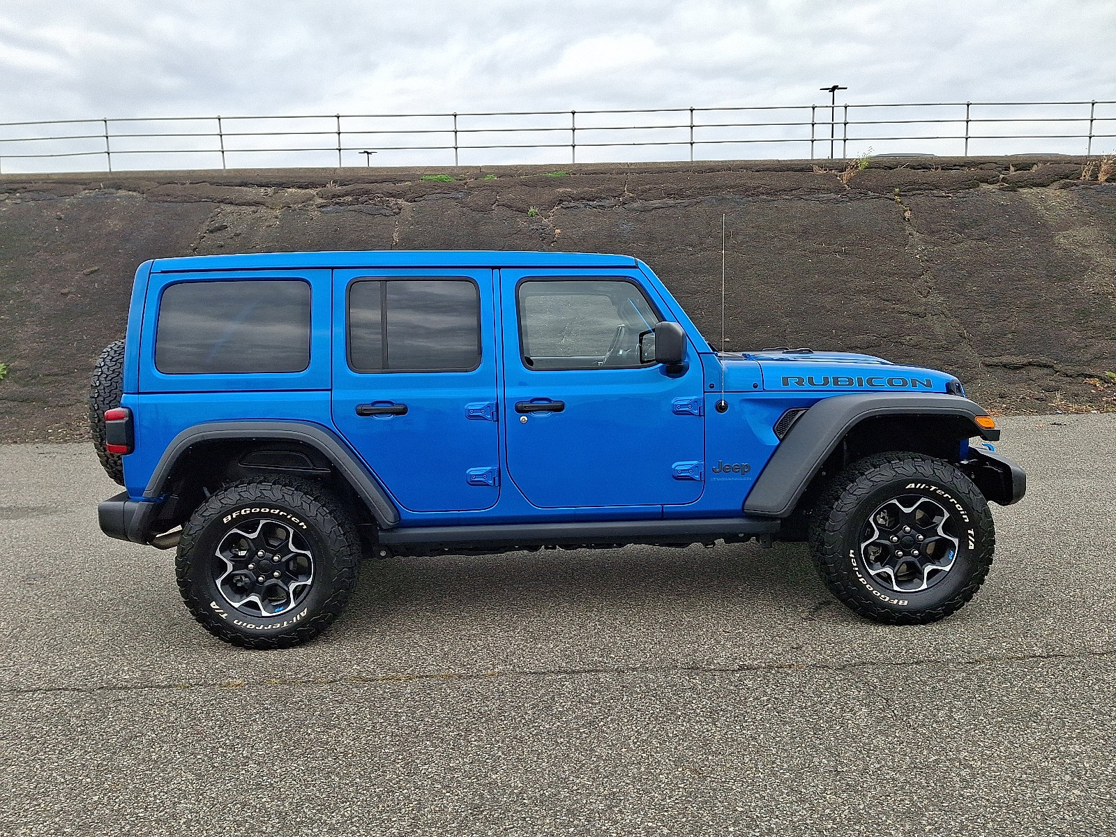 Used 2023 Jeep Wrangler Unlimited Rubicon 4xe w/ Safety Group image 7