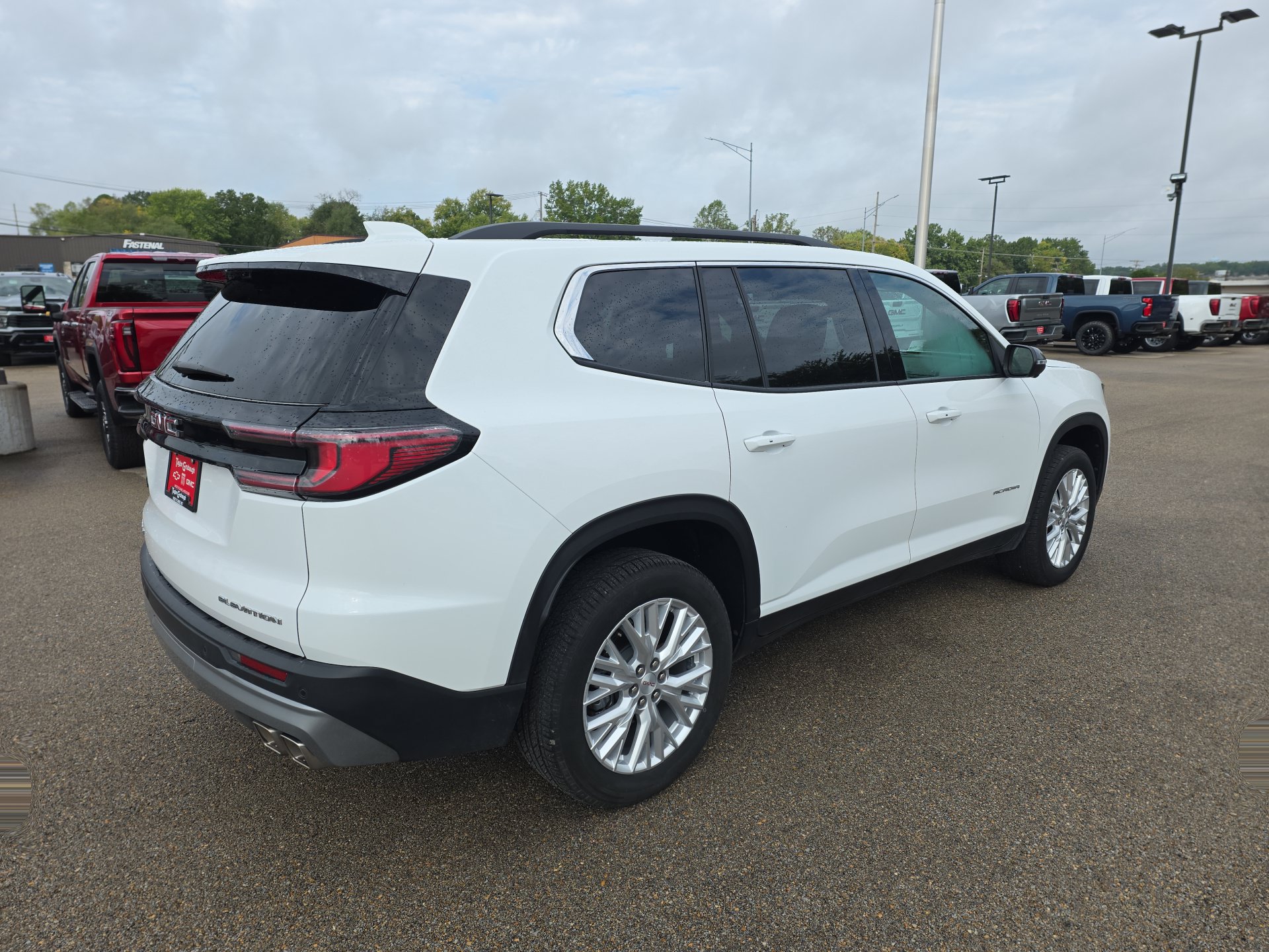 Used 2026 GMC Acadia Elevation w/ Elevation Premium Package FWD image 8
