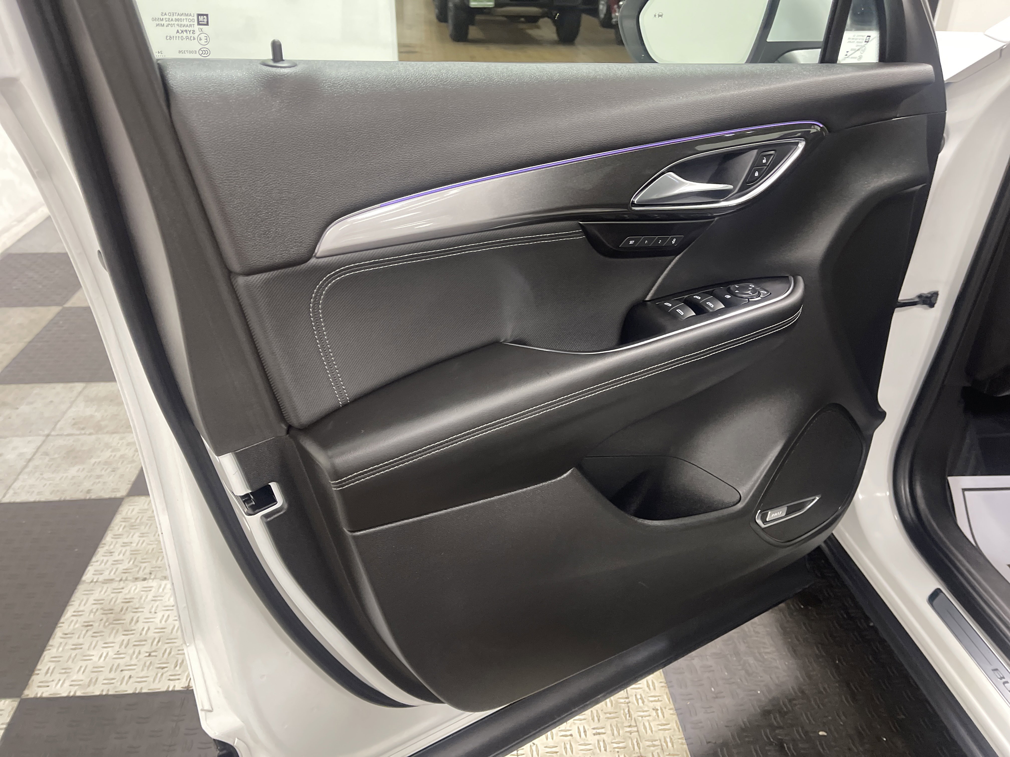 Used 2025 Buick Envision Preferred image 10