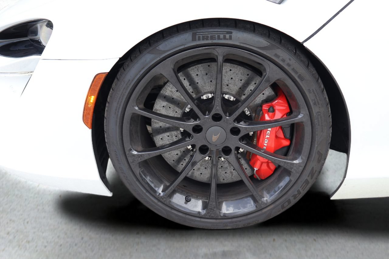 Used 2025 McLaren Artura Spider RWD image 28