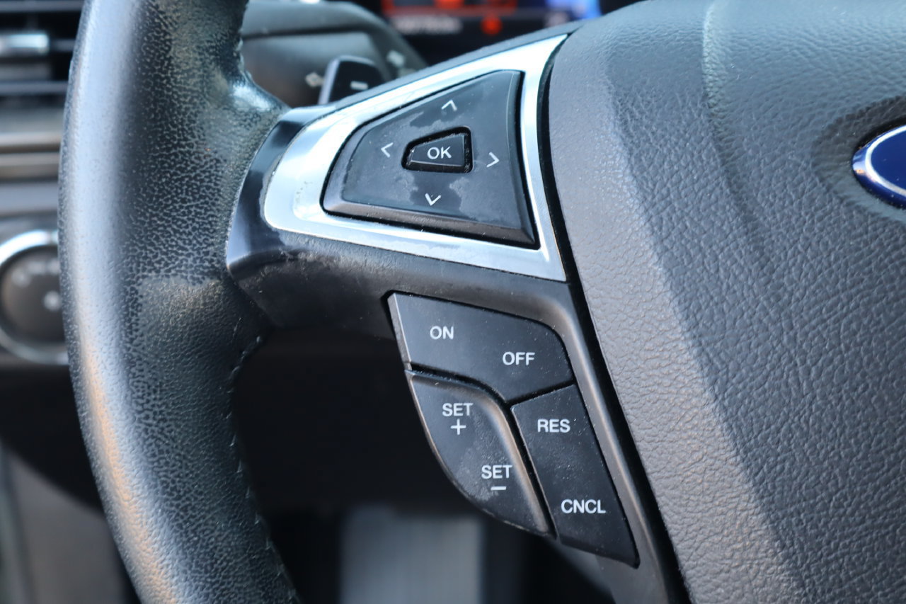 Used 2017 Ford Fusion SE w/ Fusion SE Technology Package FWD image 12