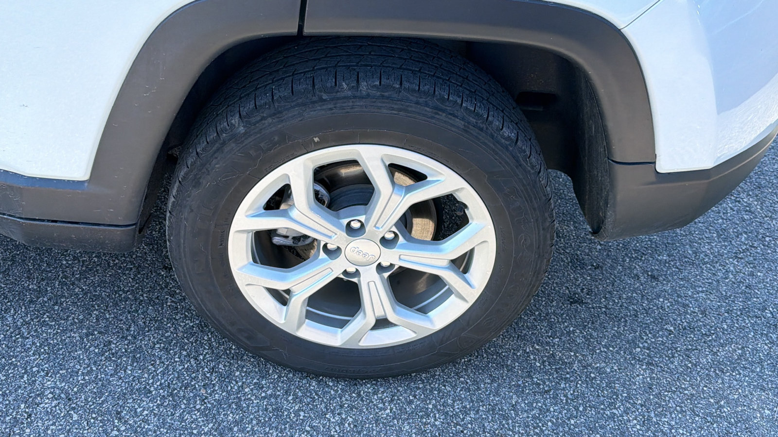 Used 2024 Jeep Compass Latitude AWD/4WD image 12