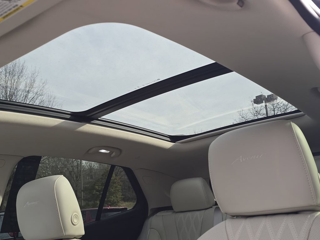 Certified 2023 Buick Envision Avenir image 10