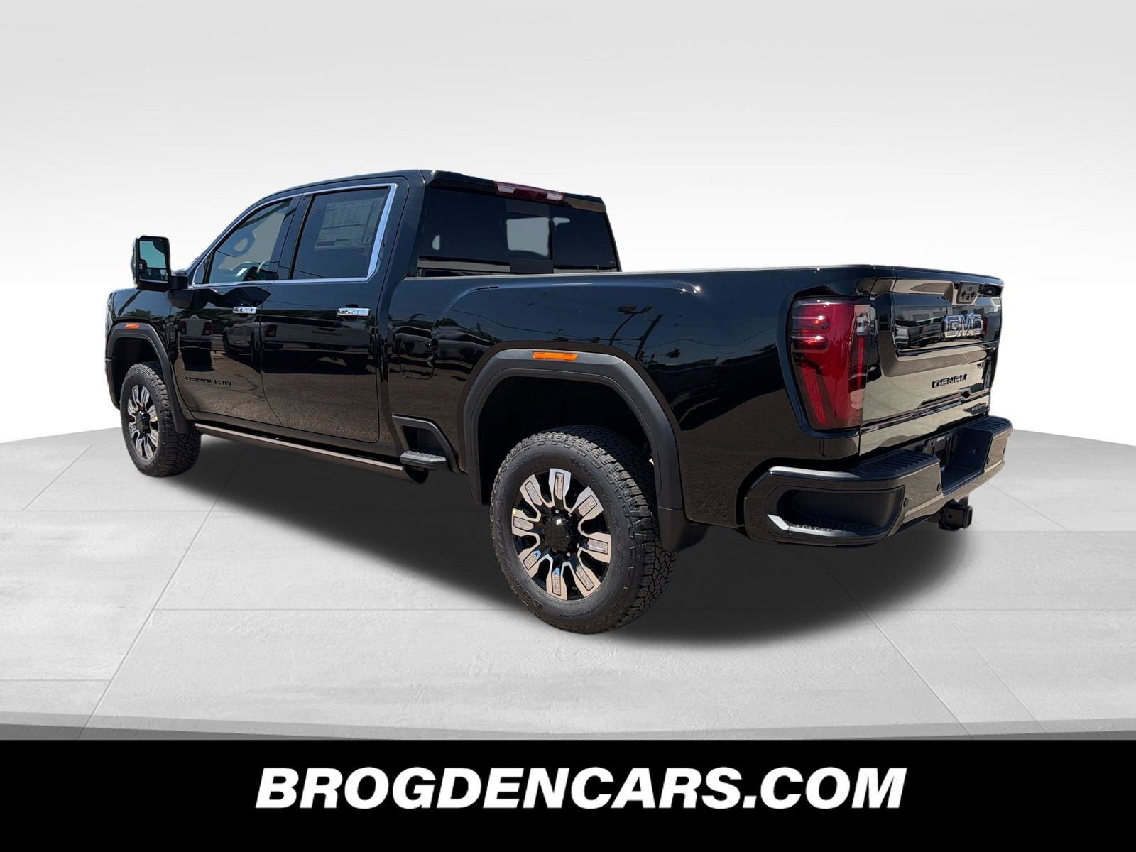 New 2026 GMC Sierra 2500 Denali w/ LPO, Black Badging Package AWD/4WD image 6