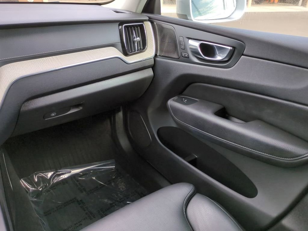 Used 2020 Volvo XC60 T5 Inscription w/ Protection Package Premier image 16