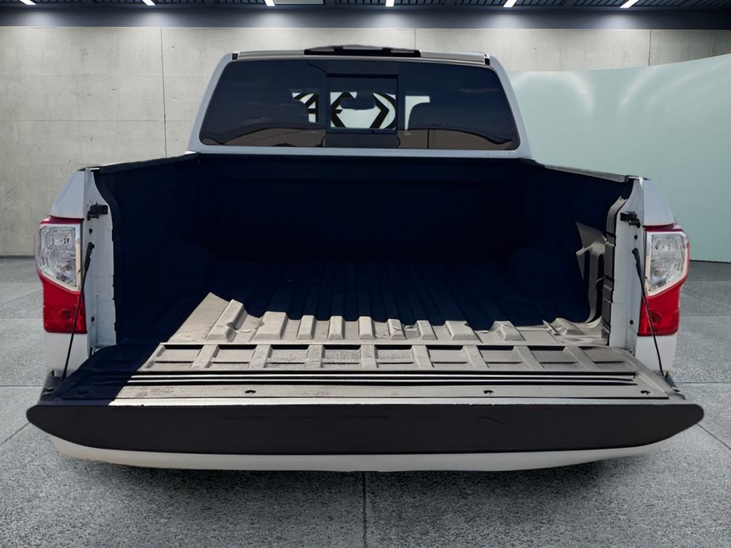 Used 2018 Nissan Titan SV w/ SV Convenience Package RWD image 9