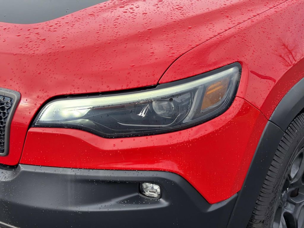 Used 2019 Jeep Cherokee Trailhawk w/ Cold Weather Group image 10