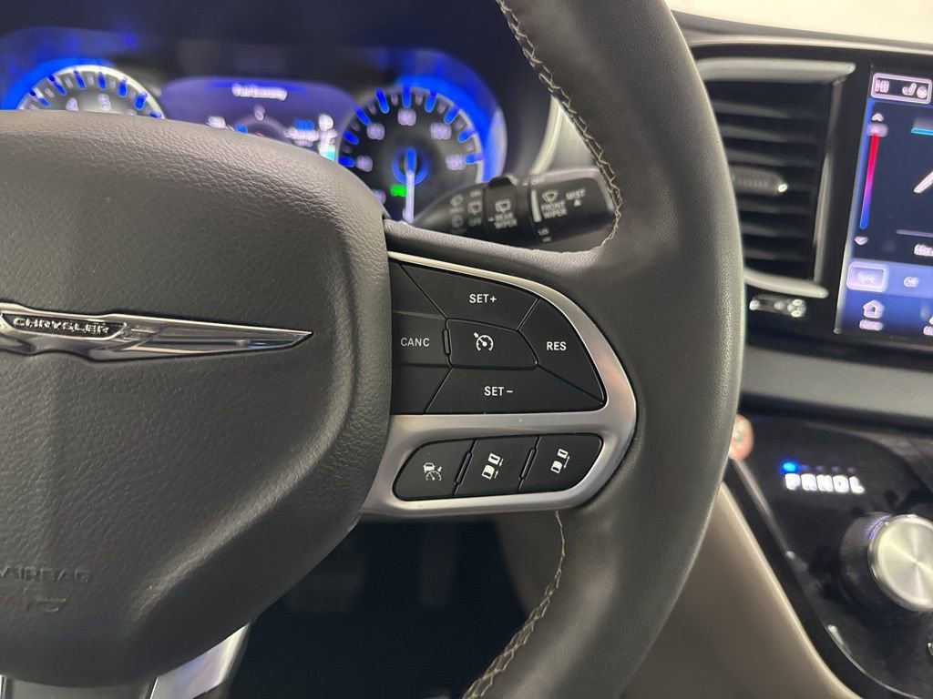 Used 2024 Chrysler Pacifica Touring-L FWD image 25
