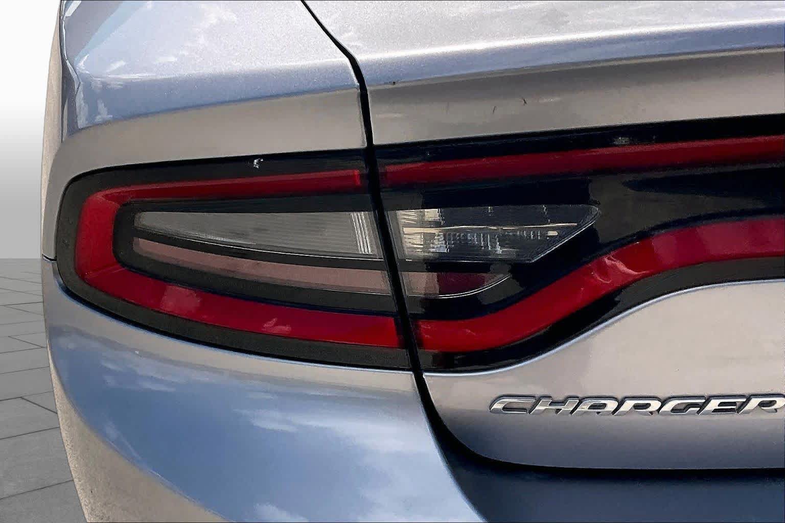 Used 2018 Dodge Charger SXT Plus w/ Beats Audio Group RWD image 29