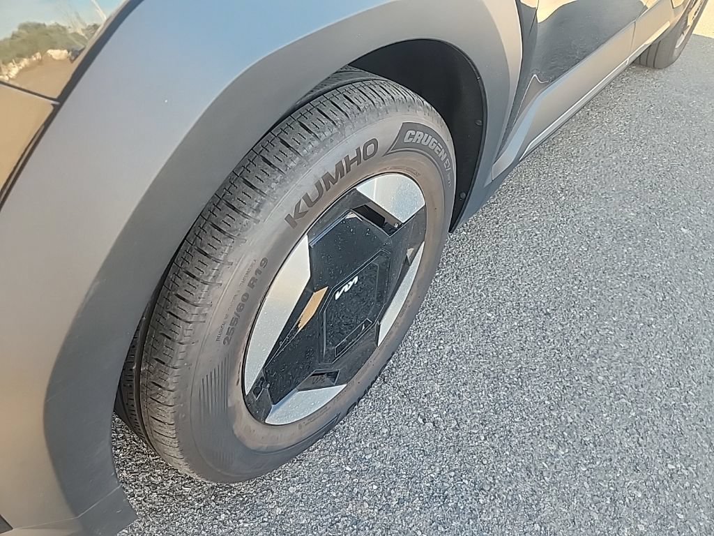Certified 2024 Kia EV9 Light Long Range RWD image 8
