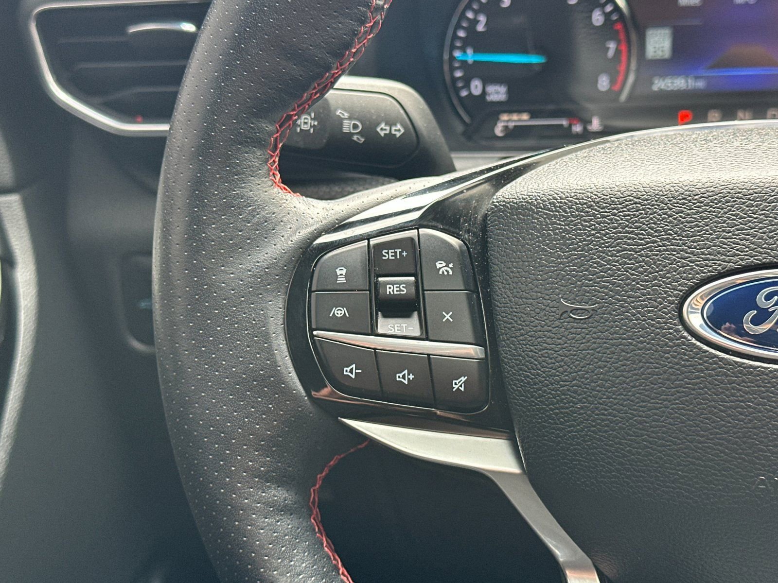 Used 2023 Ford Explorer ST-Line w/ Class IV Trailer Tow Package AWD/4WD image 29