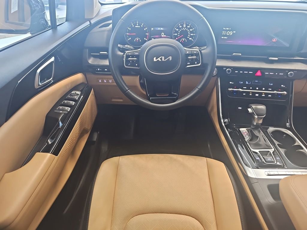 Used 2024 Kia Carnival EX image 16