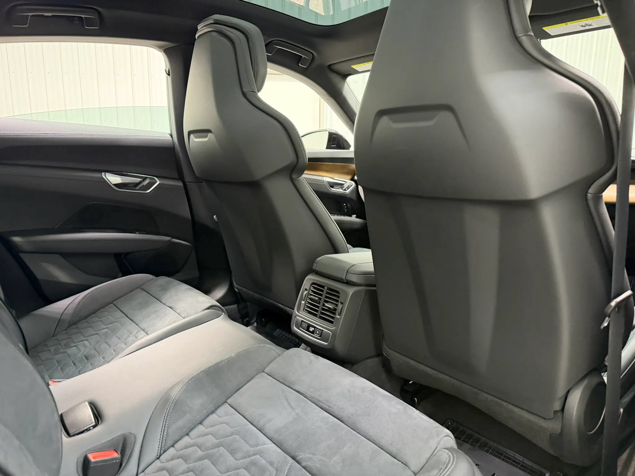 Used 2022 Audi e-tron GT Premium Plus AWD/4WD image 19