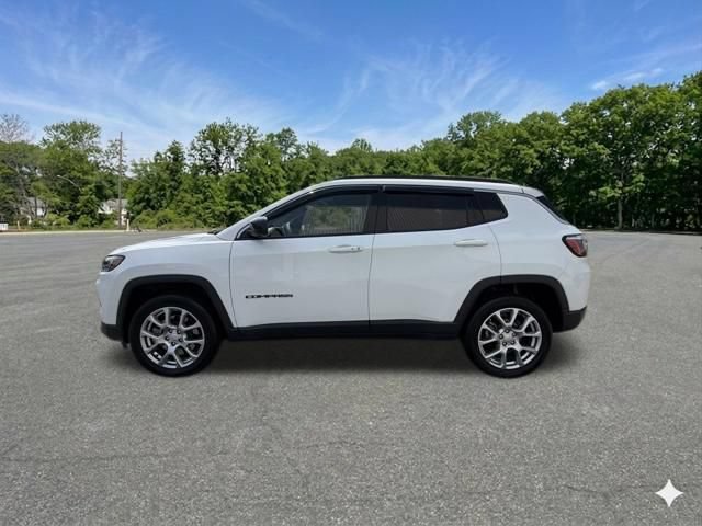 Used 2023 Jeep Compass Latitude AWD/4WD image 5