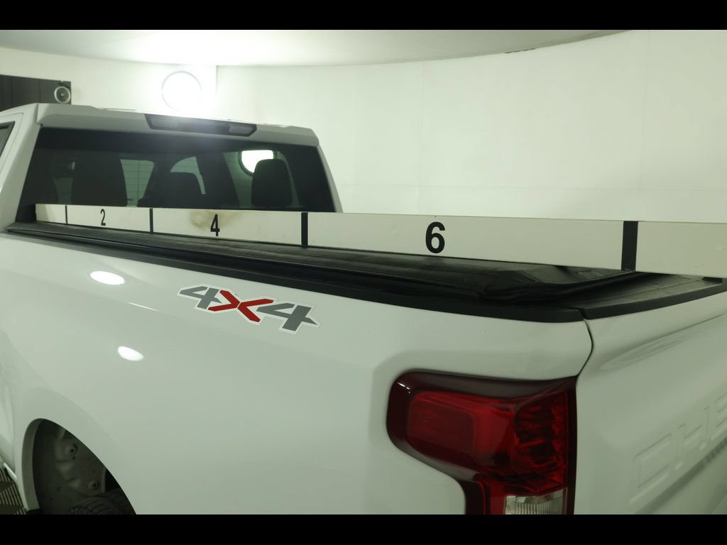 Used 2022 Chevrolet Silverado 1500 LT AWD/4WD image 11
