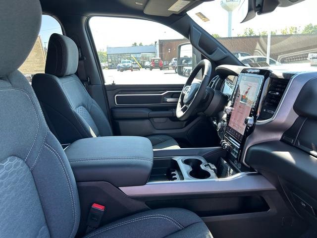 New 2026 RAM 1500 4x4 Crew Cab image 31