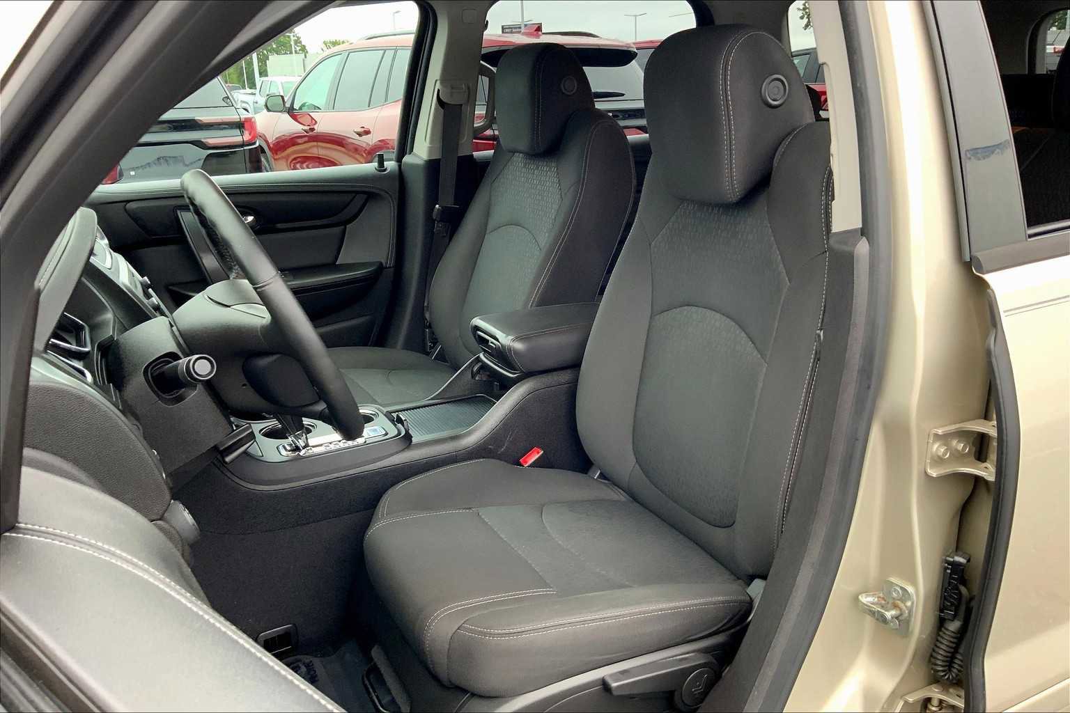 Used 2016 GMC Acadia SLE image 7