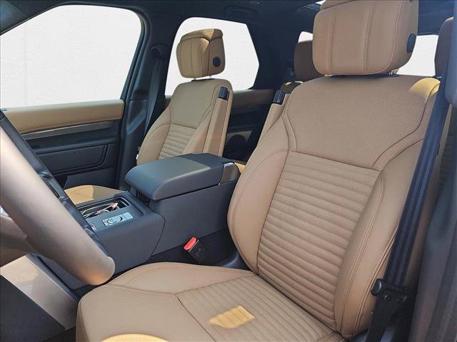 New 2024 Land Rover Discovery Metropolitan Edition AWD/4WD image 10