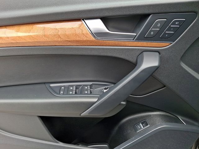 Used 2023 Audi Q5 2.0T Premium w/ Convenience Package image 12