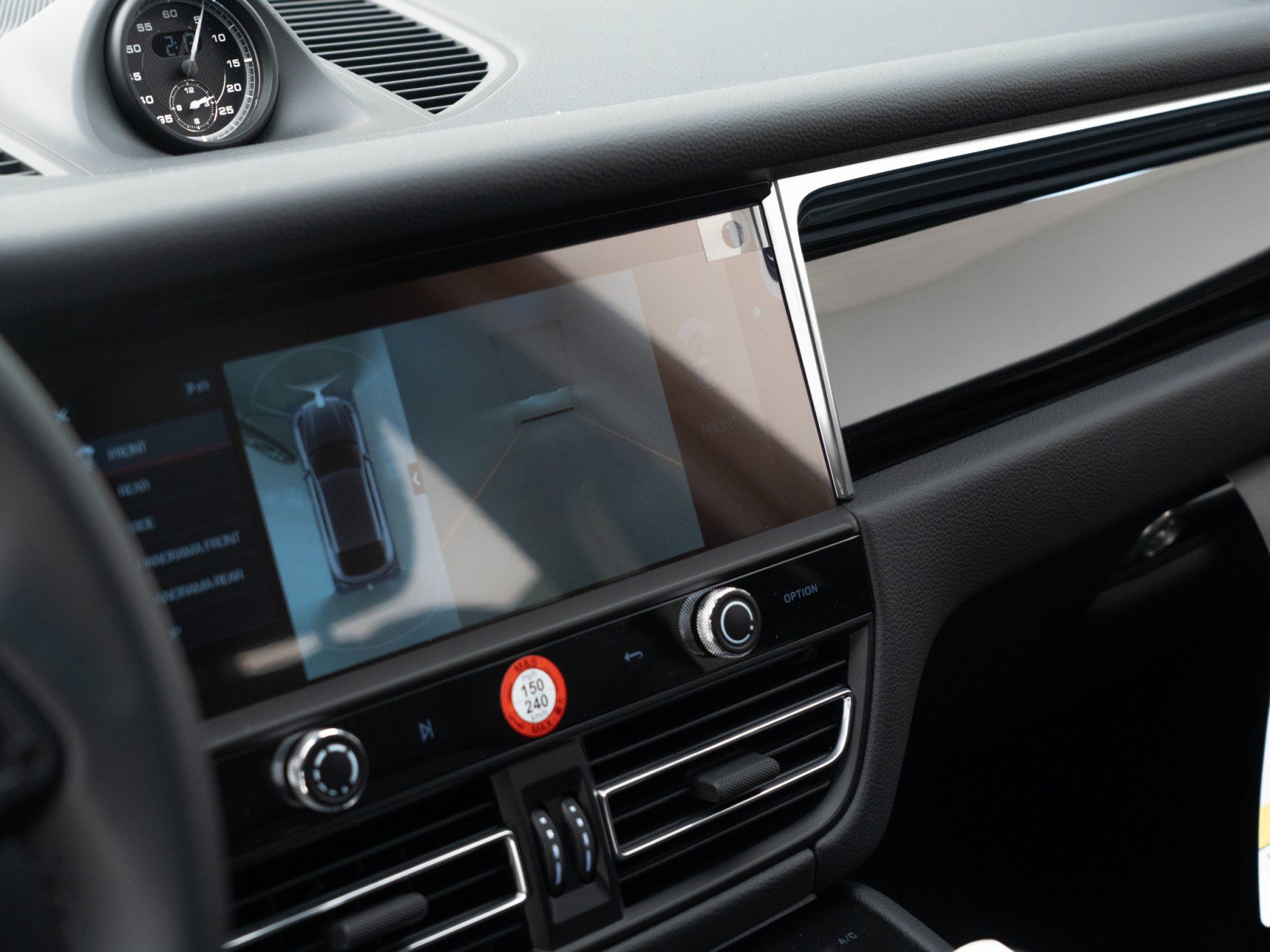 New 2026 Porsche Macan image 25