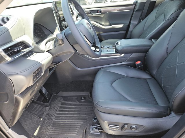 New 2026 Toyota Highlander Platinum AWD/4WD image 4