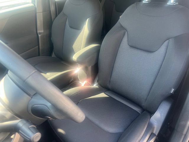Used 2019 Jeep Renegade Sport w/ Sport Appearance Group AWD/4WD image 16