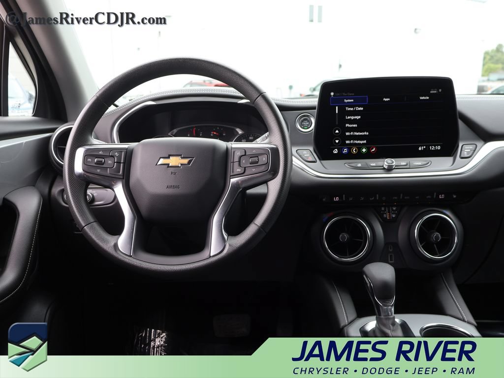 Used 2025 Chevrolet Blazer LT AWD/4WD image 18
