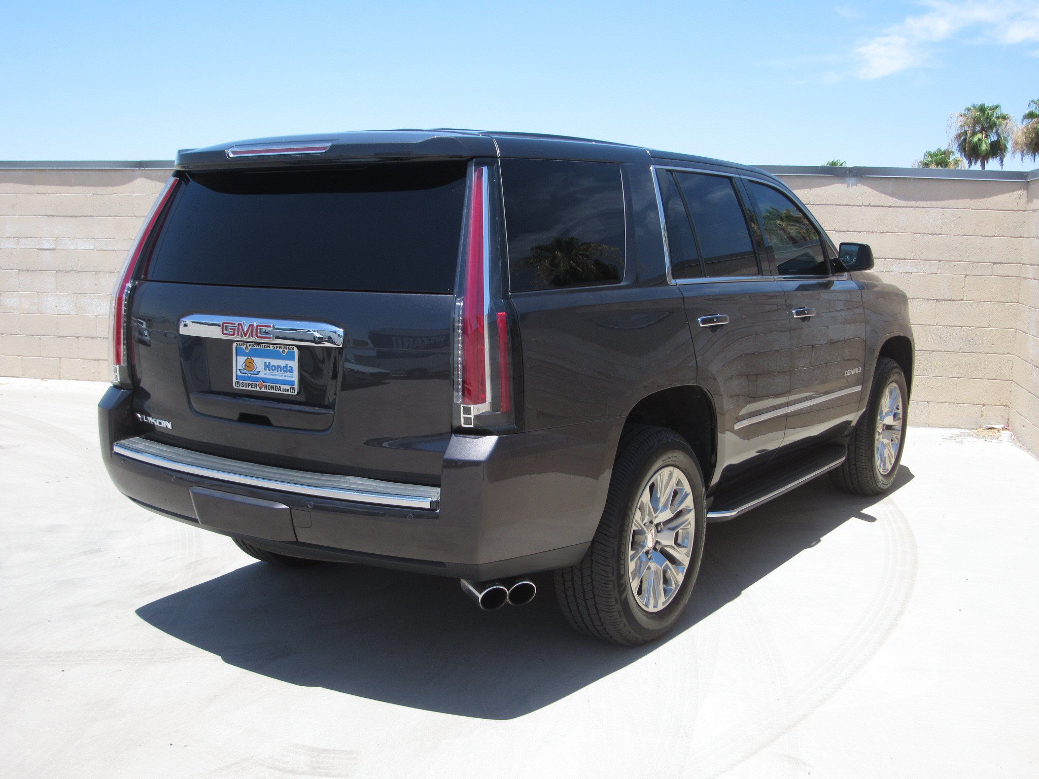 Used 2017 GMC Yukon Denali RWD image 5