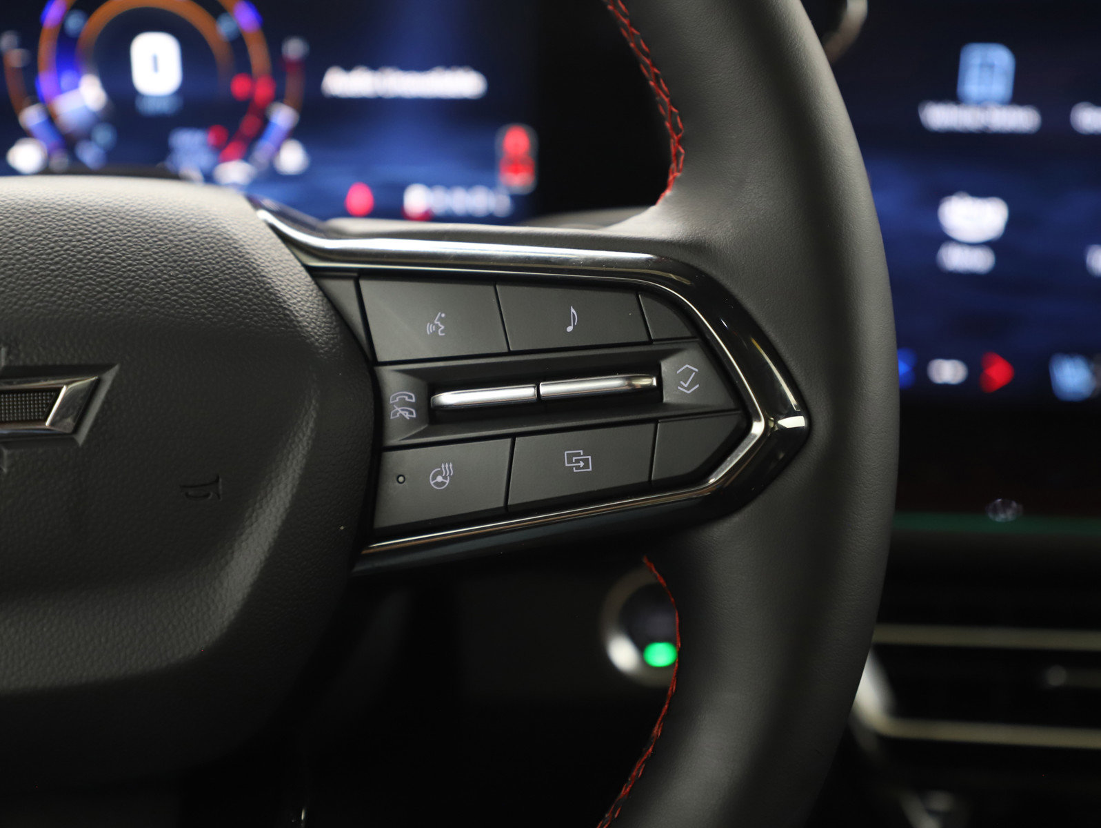 Used 2024 Chevrolet Traverse RS image 29