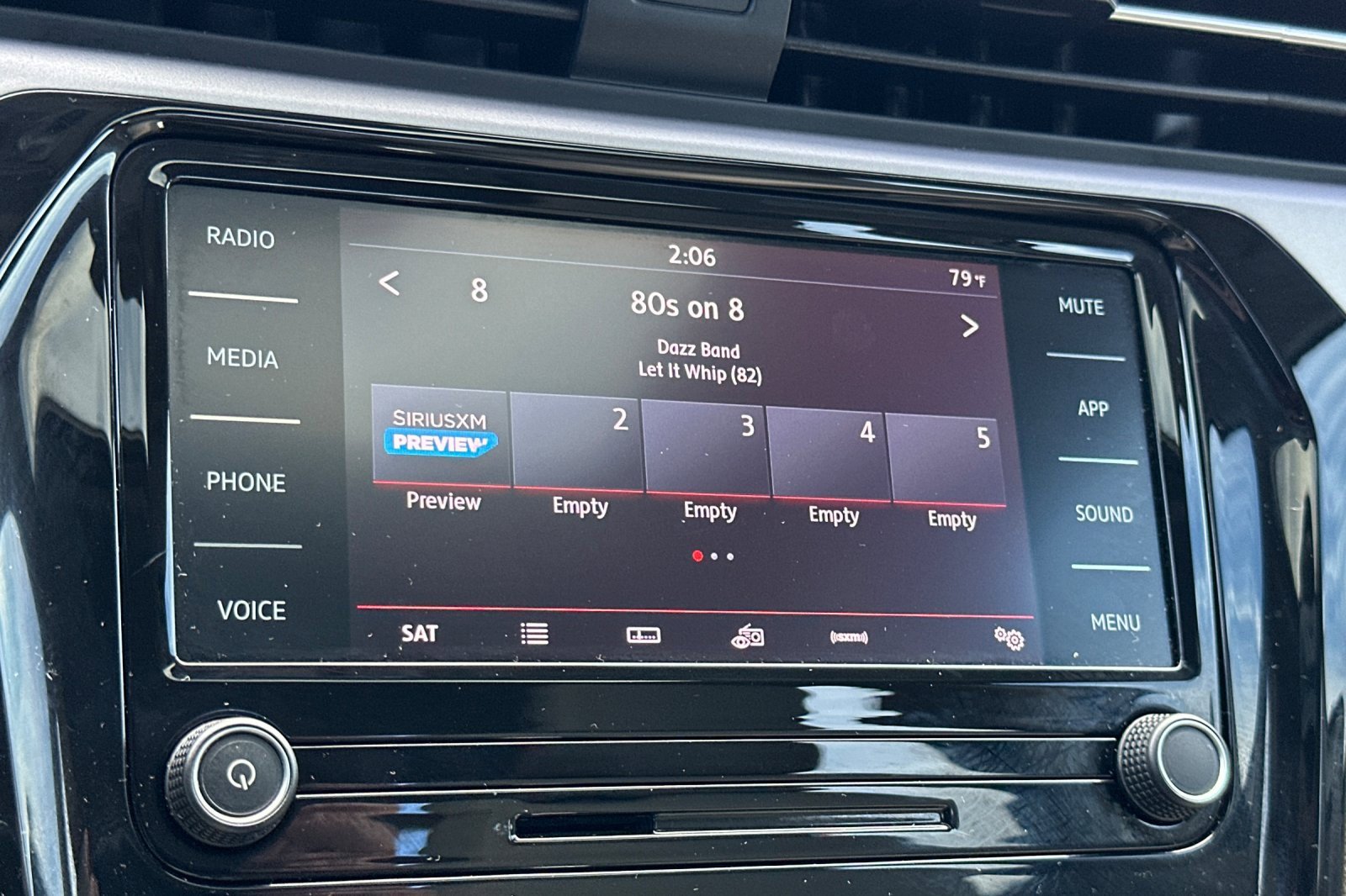 Used 2020 Volkswagen Passat 2.0T SE image 19