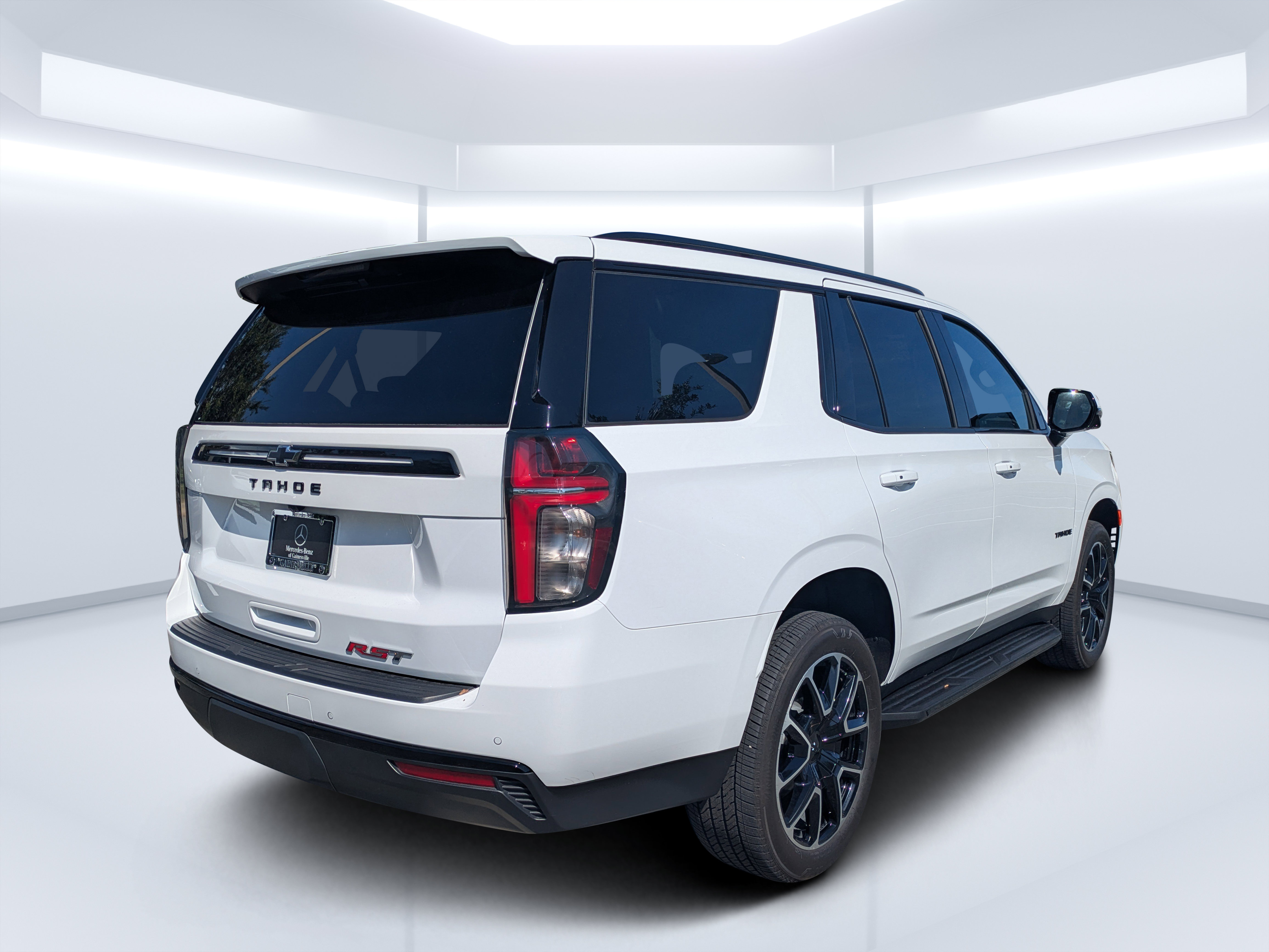 Used 2024 Chevrolet Tahoe RST w/ Luxury Package RWD image 3