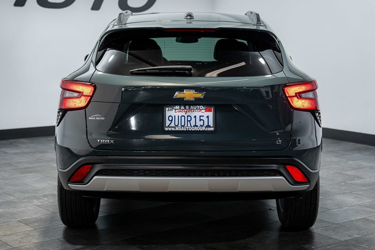 Used 2025 Chevrolet Trax LT w/ LT Convenience Package FWD image 5