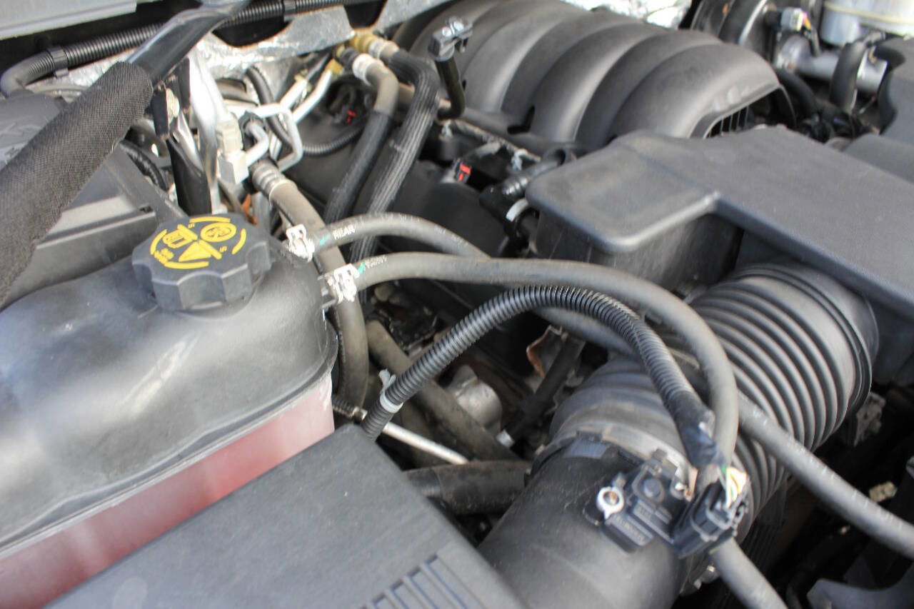 Used 2018 GMC Yukon SLT w/ HD Trailering Package image 30