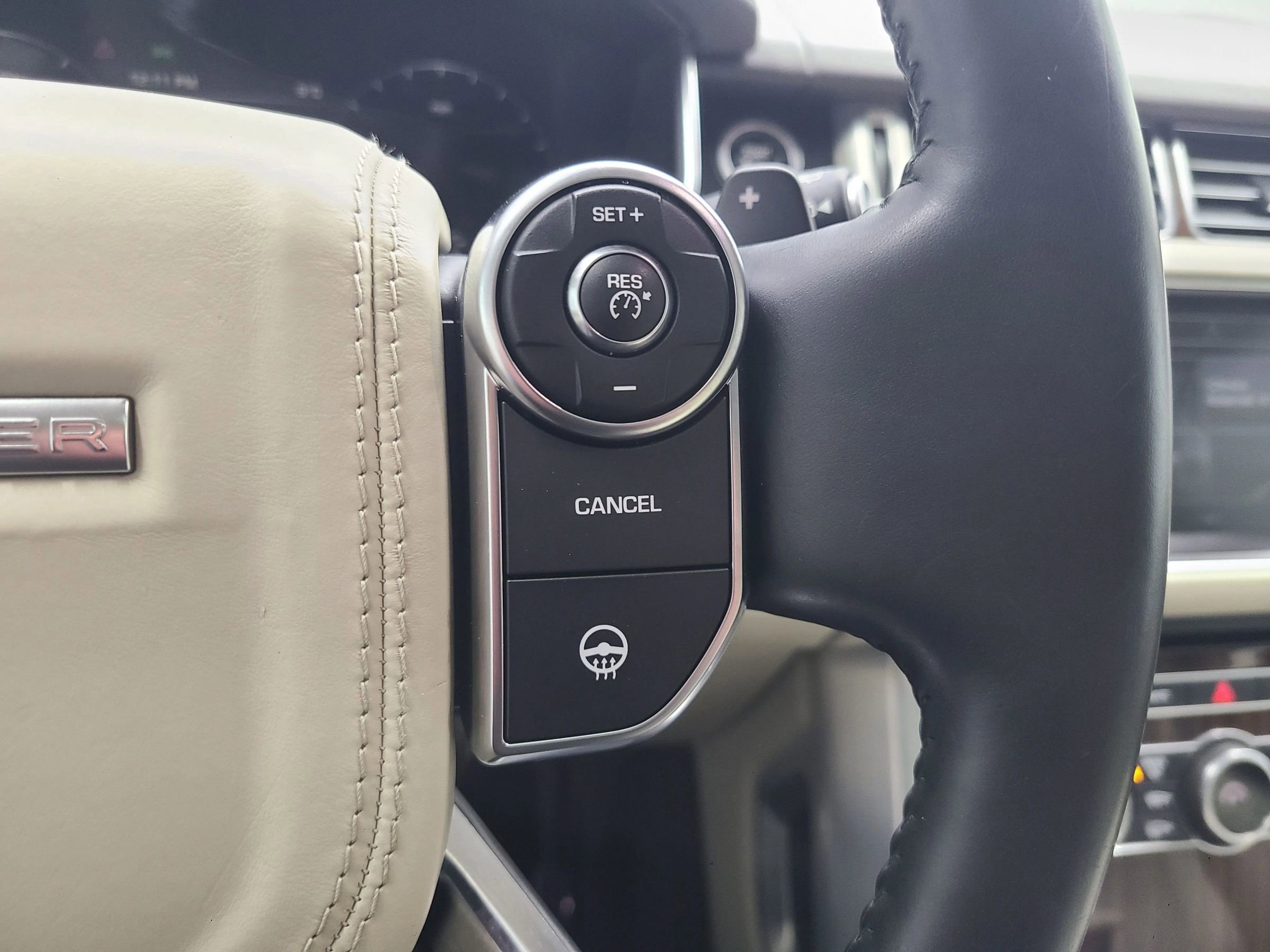 Used 2016 Land Rover Range Rover HSE image 30