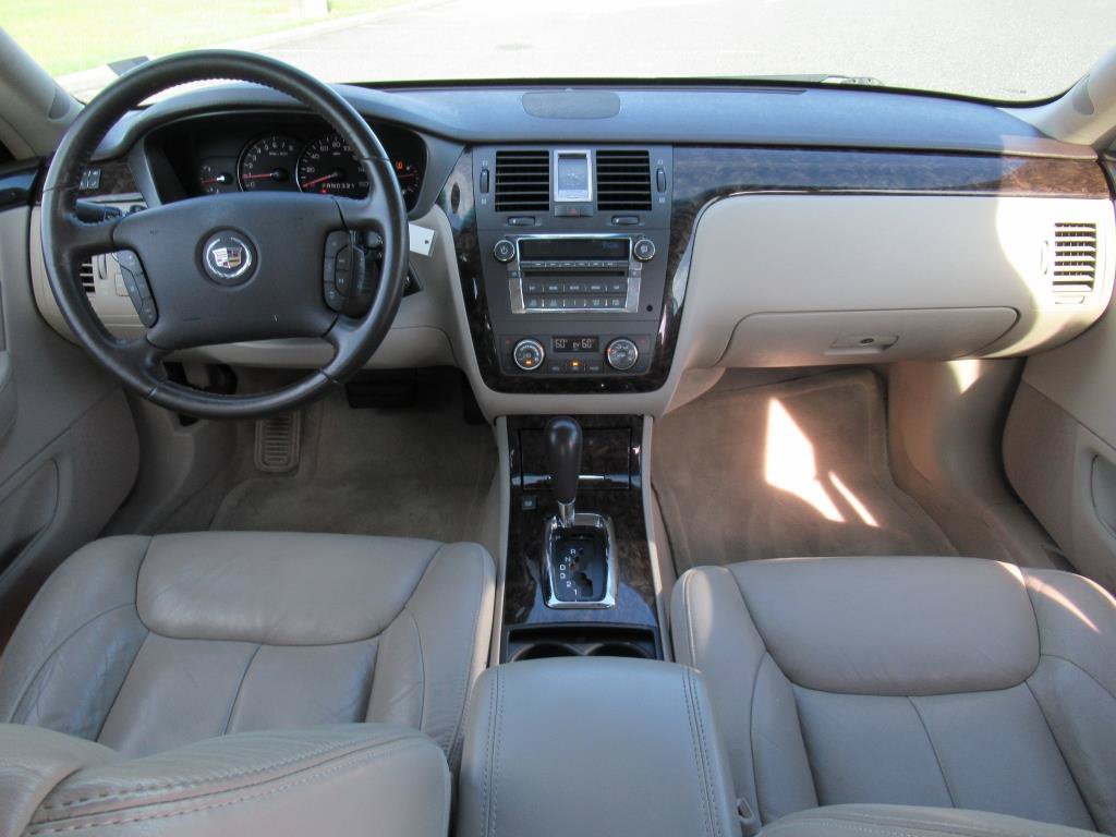 Used 2009 Cadillac DTS FWD image 11