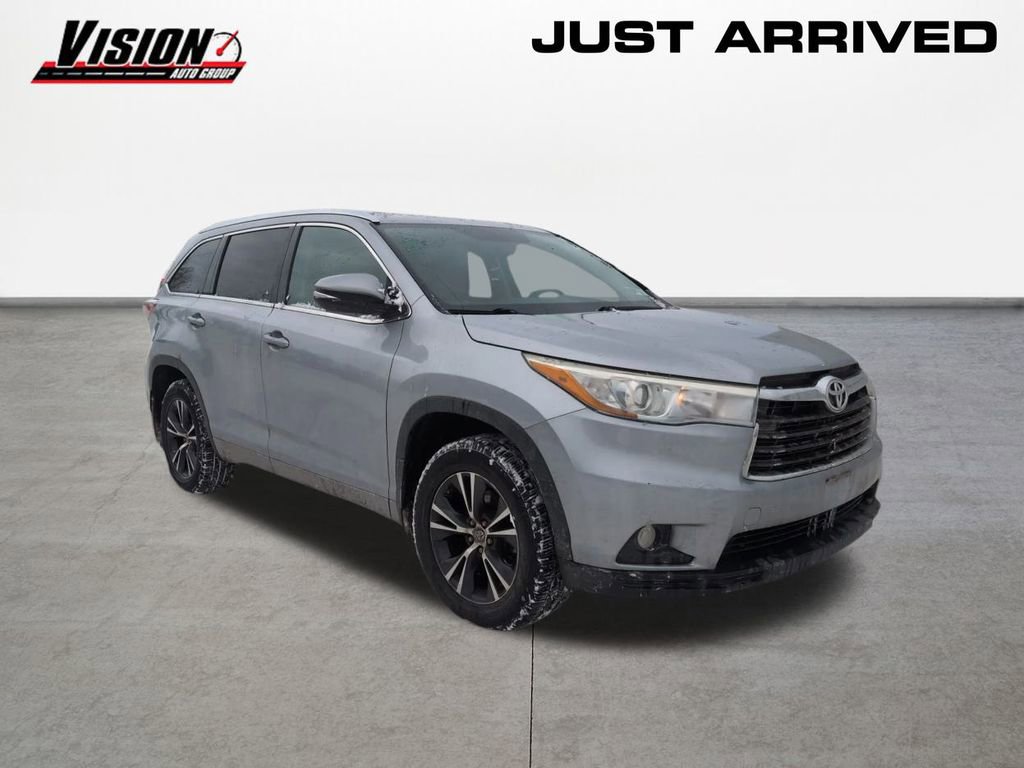 Used 2016 Toyota Highlander XLE image 3
