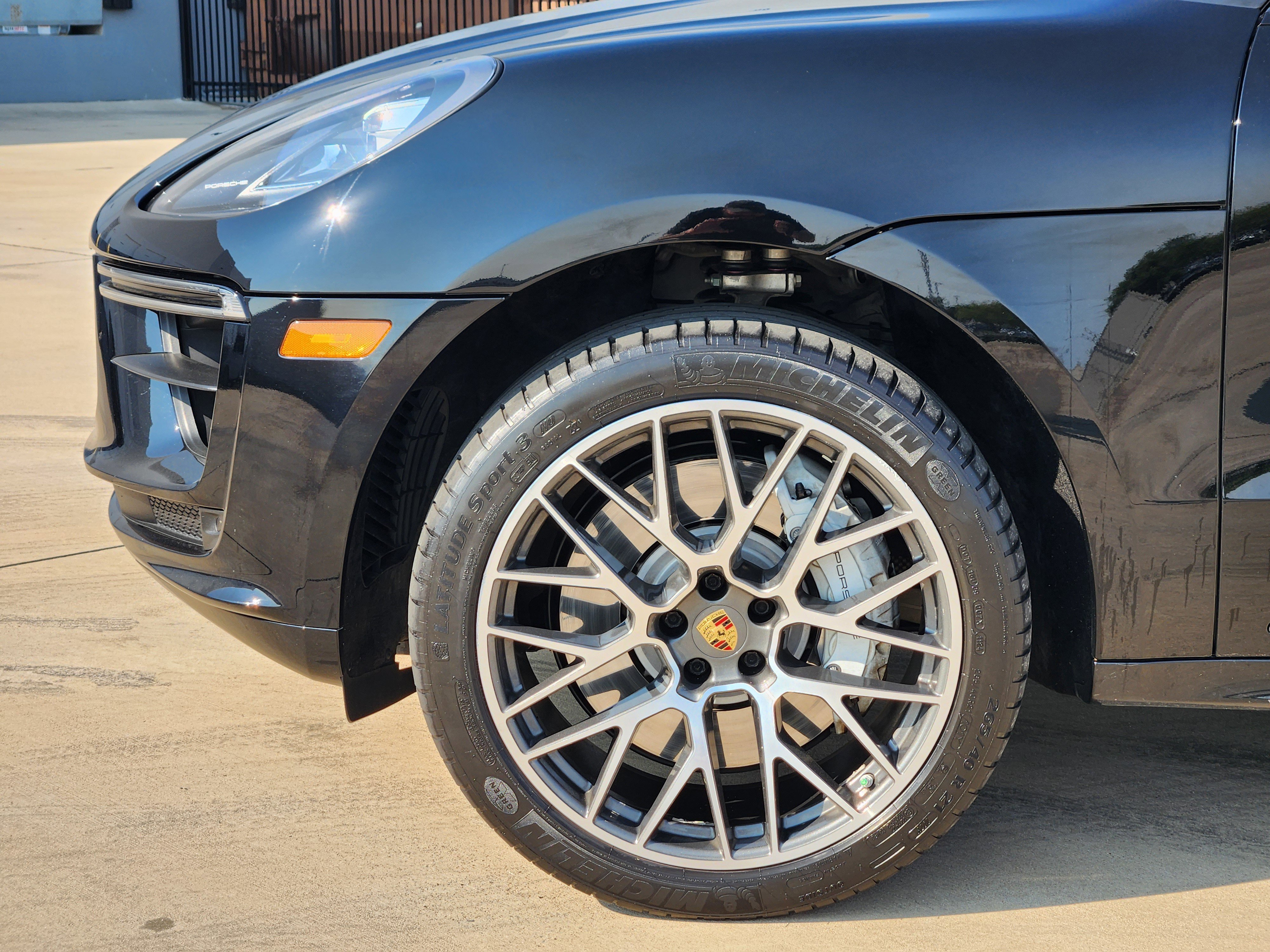 Used 2020 Porsche Macan Turbo image 7