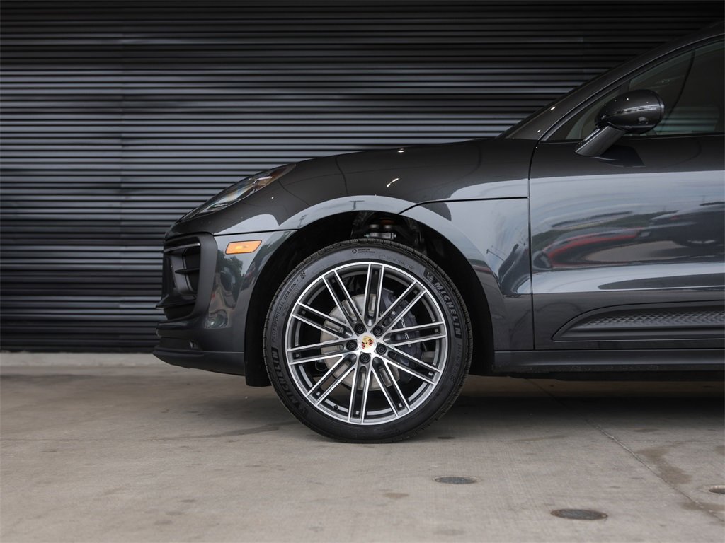 Used 2025 Porsche Macan image 13
